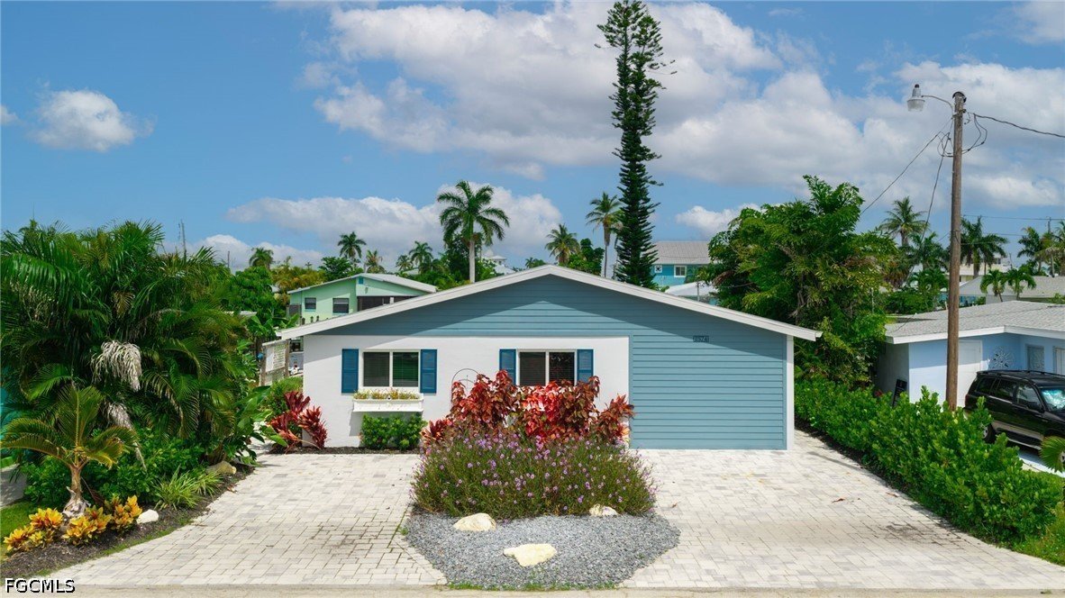 2574 Bayshore DR - Matlacha FL