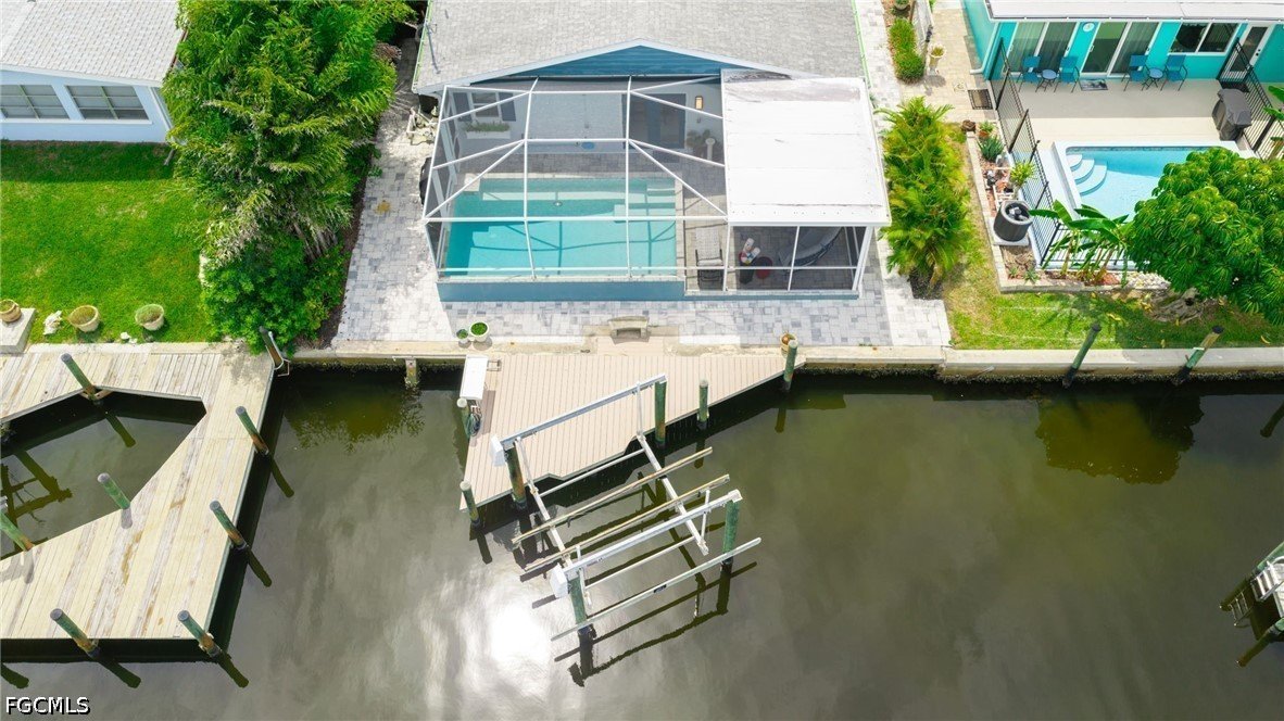 2574 Bayshore DR - Matlacha FL - Photo 2